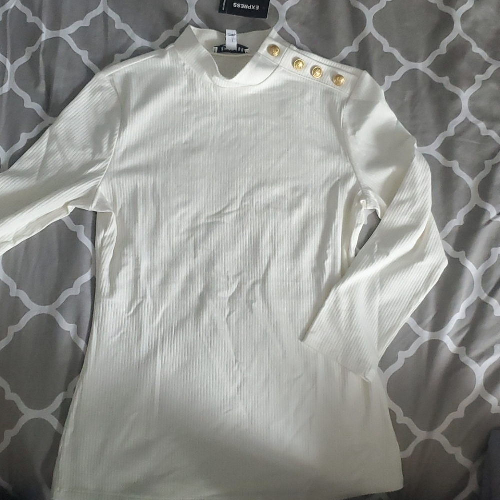 NWT Cream Small Turleneck Buttoned Blouse
